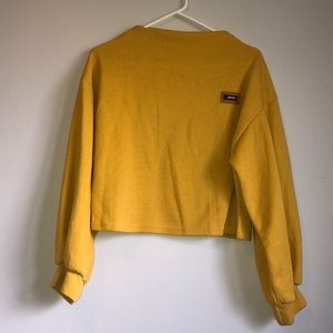 Cropped crew neck